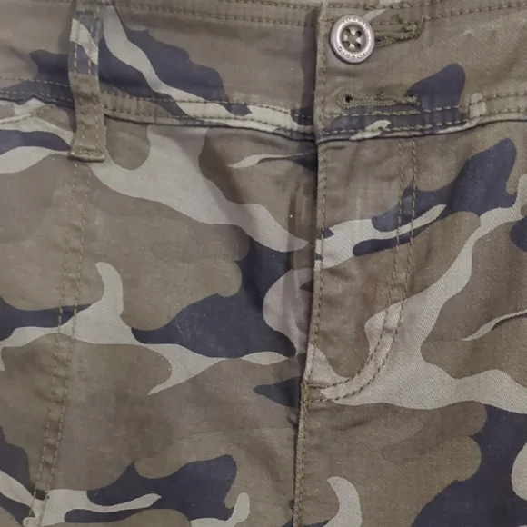 Camouflage Cargo Pants - Picture 4 of 11
